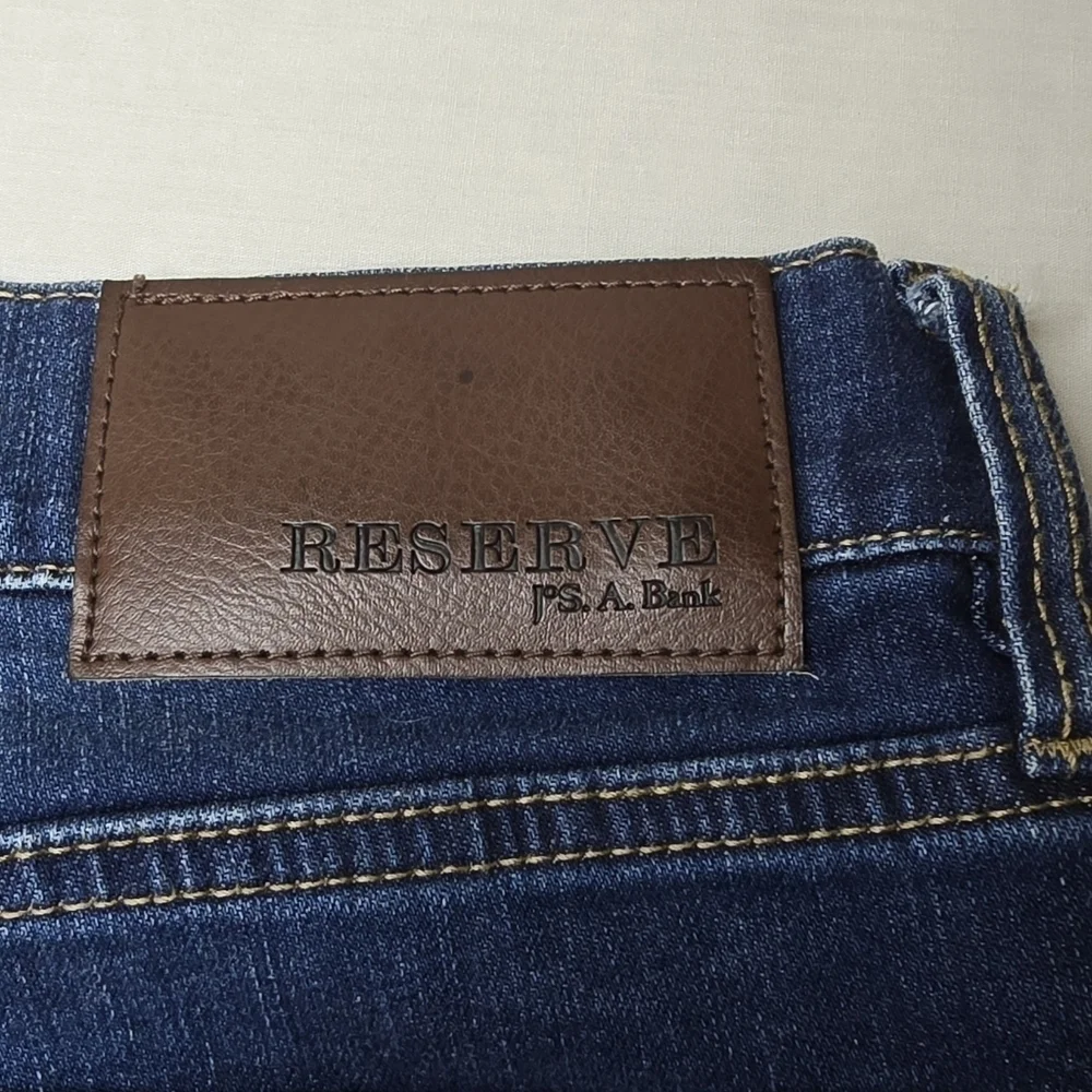 Jos.A.Bank Reserve Relaxed Fit Midwash Denim Straight Leg Men's Jeans 38x26